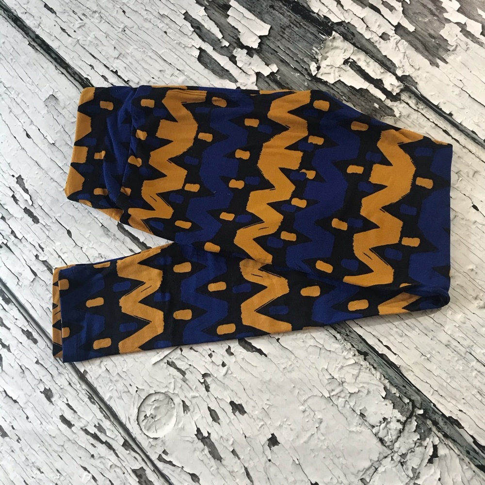 LuLaRoe NWOT OS Leggings Chevron pattern